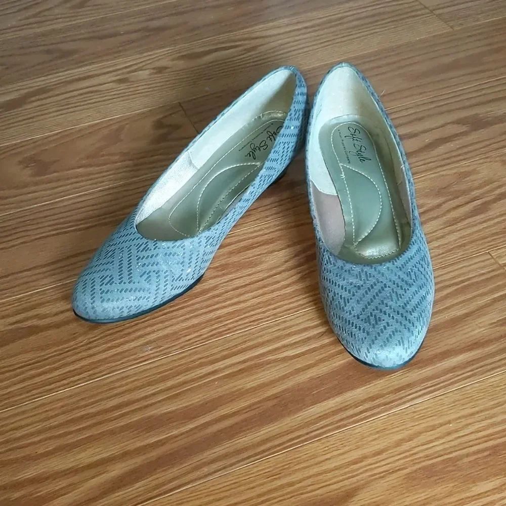 Soft Style by Hush Puppies gray shoes Sz 8.5